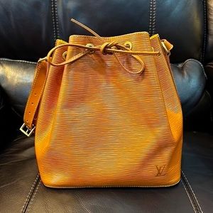 💎✨Preloved LOUIS VUITTON shoulder bag M44108 PETIT NOE EPI LEATHER BROWN✨💎